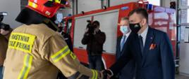 Powitanie ministra Łukasza Schreibera i wojewody Mikołaja Bogdanowicza w Komendzie Powiatowej PSP w Świeciu