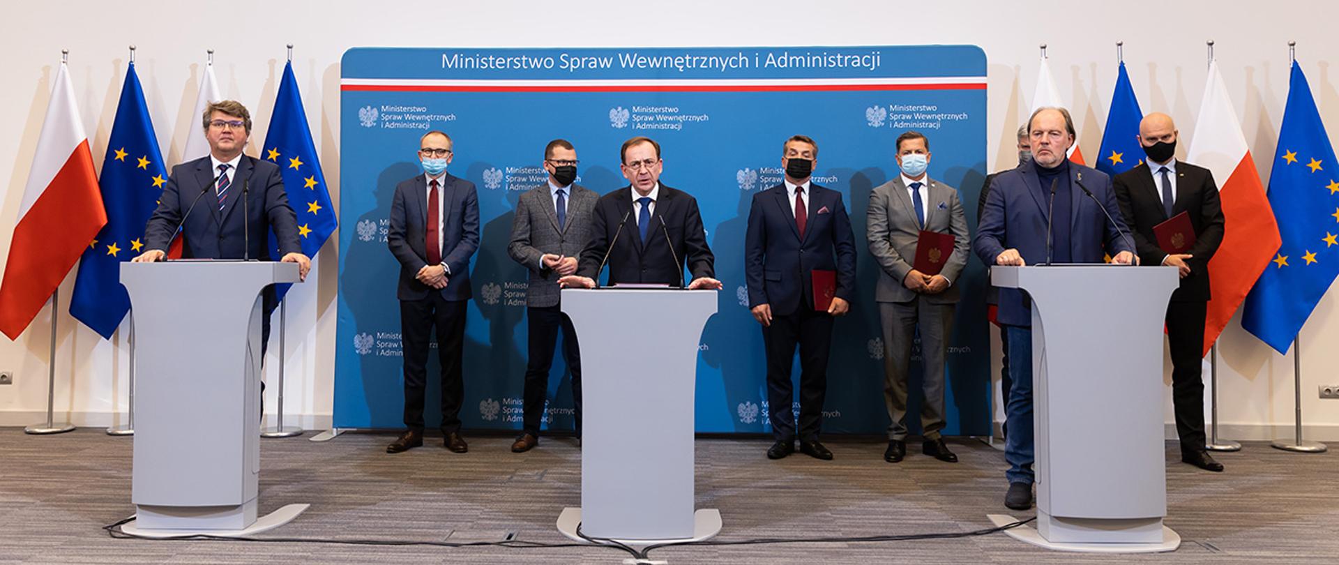 Podpisanie porozumienia ze związkami zawodowymi służb mundurowych podległych Ministrowi SWiA.