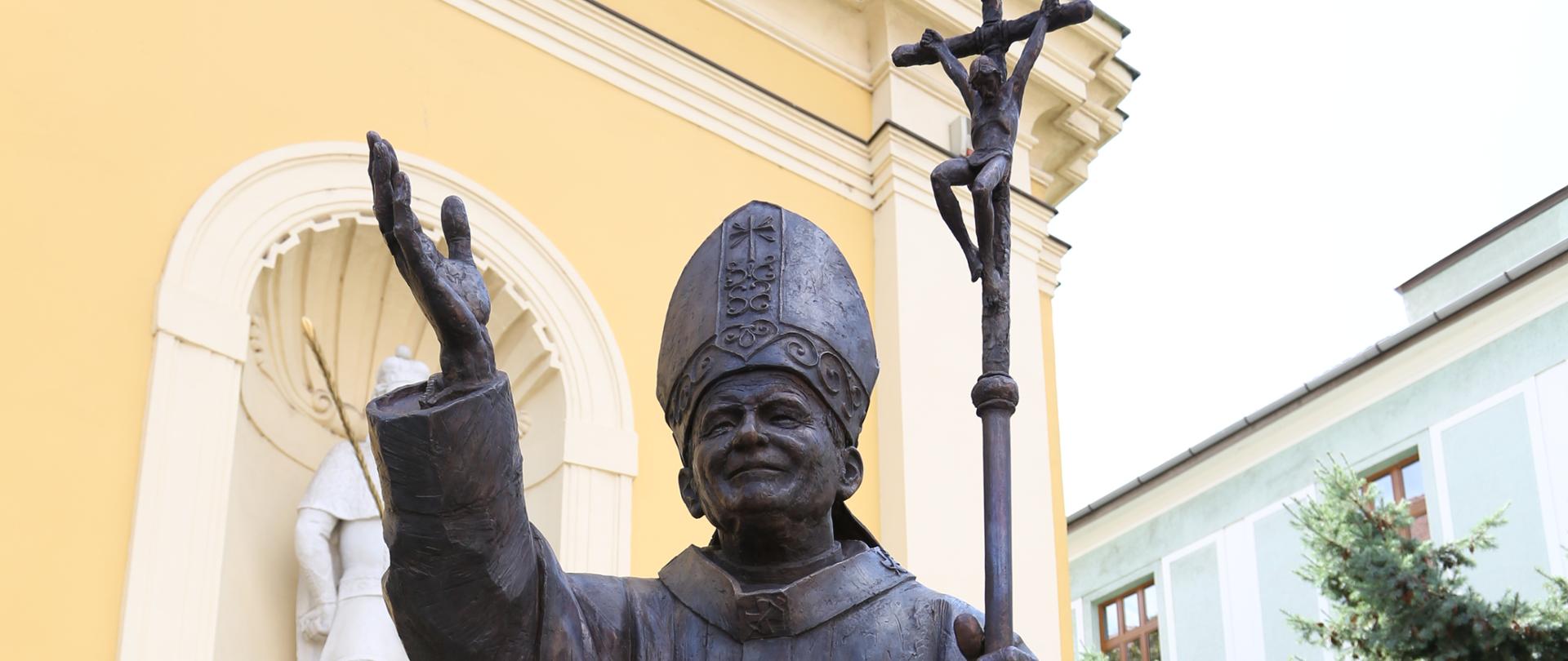 Szent II. János Pál pápa szobrának avatása Debrecenben_1