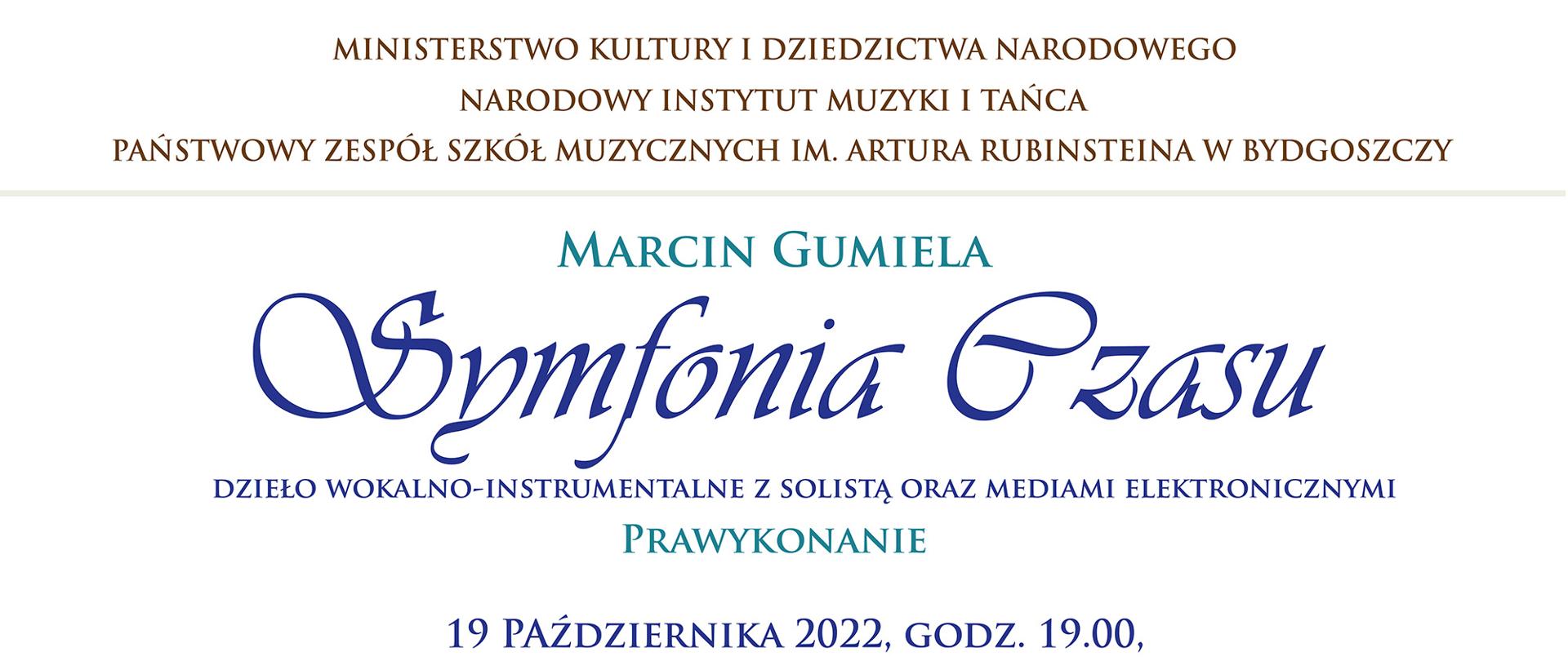 na białym tle niebieski ozdobny napis symfonia czasu na górze organizatorzy koncertu Ministerstwo kultury i Dziedzictwa Narodowego Narodowy Instytut Muzyki i Tańća i PZSM w Bydgoszczy. Informacja że jest to prawykonanie utworów Marcina Gumieli 19 października 2022 o godz. 19.00