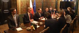 Zdjęcie ze spotkania minister zdrowia Izabeli Leszczyny z ambasadorem USA Markiem Brzezińskim 