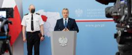 Wojewoda oraz bryg. Sławomir Herbowski, zastępca Kujawsko-Pomorskiego Komendanta Wojewódzkiego PSP podczas konferencji 