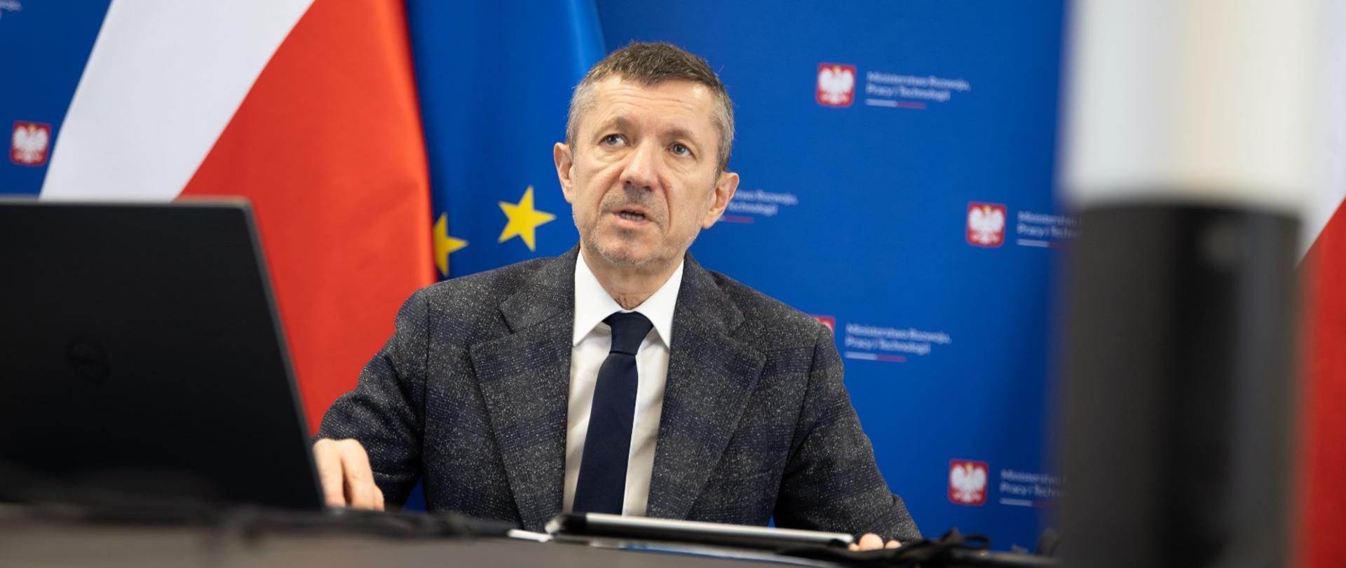 Minister Robert Tomanek na webinarium SHARE