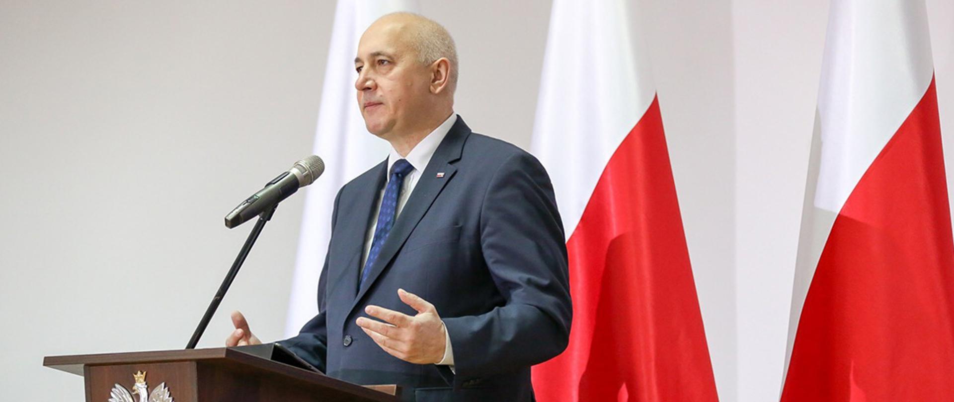 Minister Joachim Brudziński podczas konferencji w konferencji w Barzkowicach