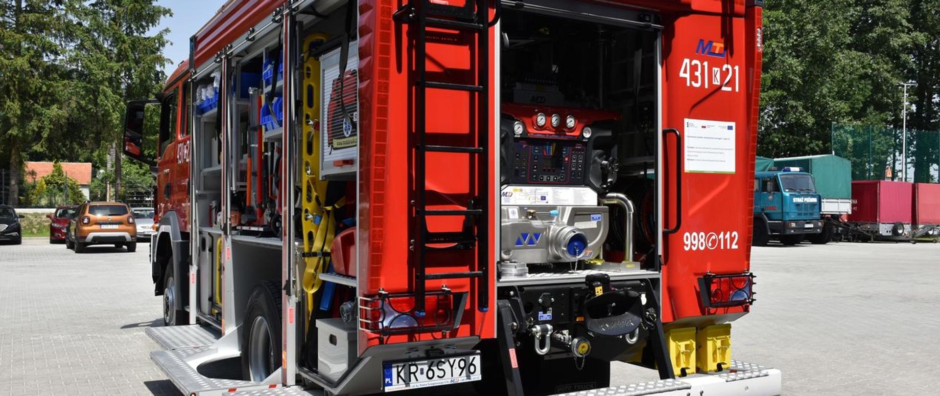 Na zdjęciu nowy samochód ratowniczo-gaśniczy