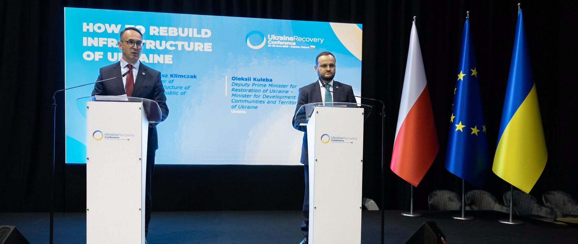 Minister infrastruktury Dariusz Klimczak i wicepremier ds. odbudowy, minister ds. rozwoju gmin i terytoriów Ukrainy Oleksii Kuleba.