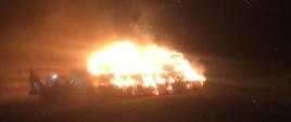 Pożar stogu słomy na terenie powiatu obornickiego. 