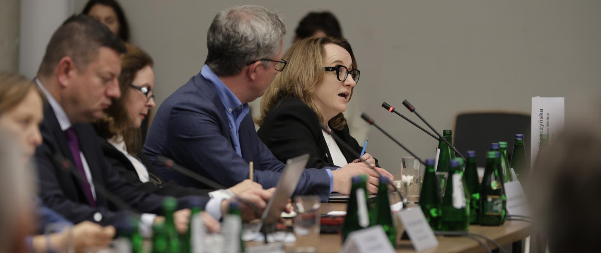 Prezes Wód Polskich Joanna Kopczyńska podczas debaty o gospodarowaniu wodą w czasie spotkania poświęconego średniookresowej strategii rozwoju Polski do 2035 roku