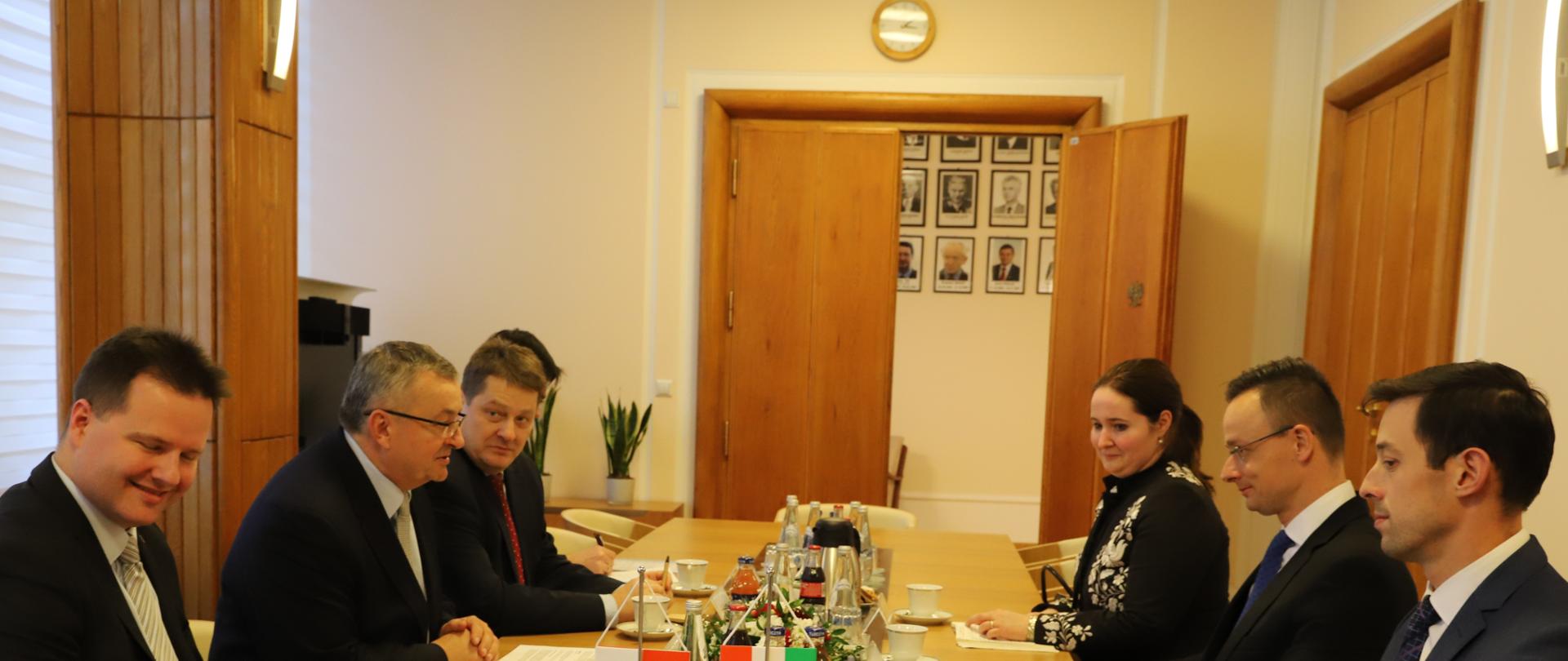 Spotkanie ministra infrastruktury Andrzeja Adamczyka z ministrem spraw zagranicznych i handlu Węgier Péterem Szijjartó