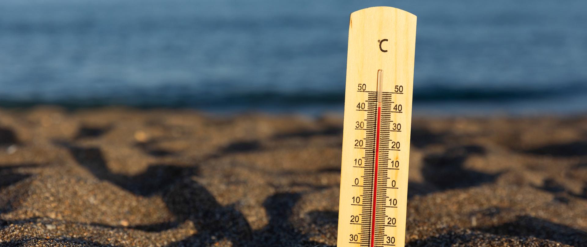 Termometr wbity w piasek- upał