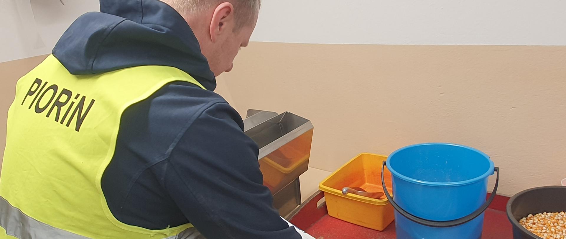 Kontrola próbobiorcy akredytowanego - sprawdzenie dokumentacji oraz próby