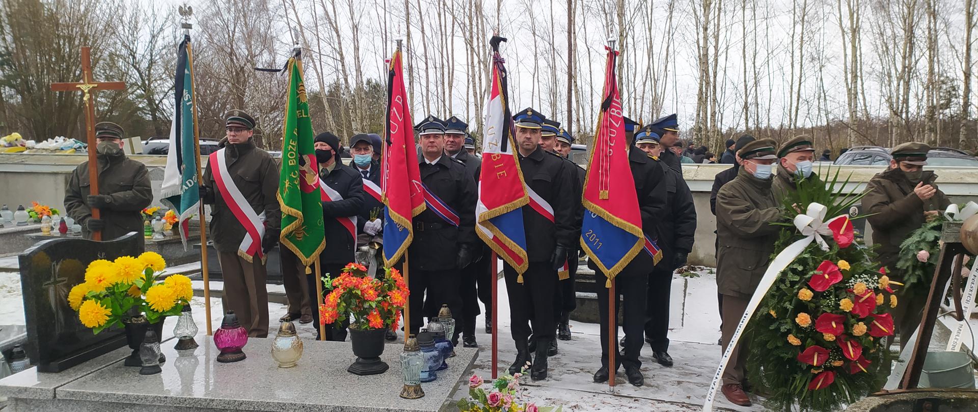 Uroczystości pogrzebowe sztandary