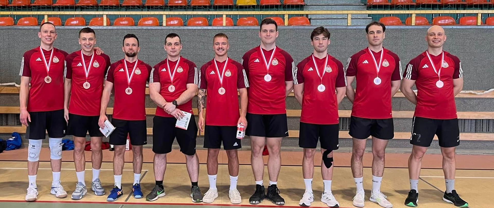 reprezentacja komendy powiatowej państwowej straży pożarnej w nowym dworze gdańskim na turnieju w piłkę siatkową