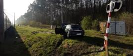 Wypadek samochodu osobowego z pociągiem osobowym.