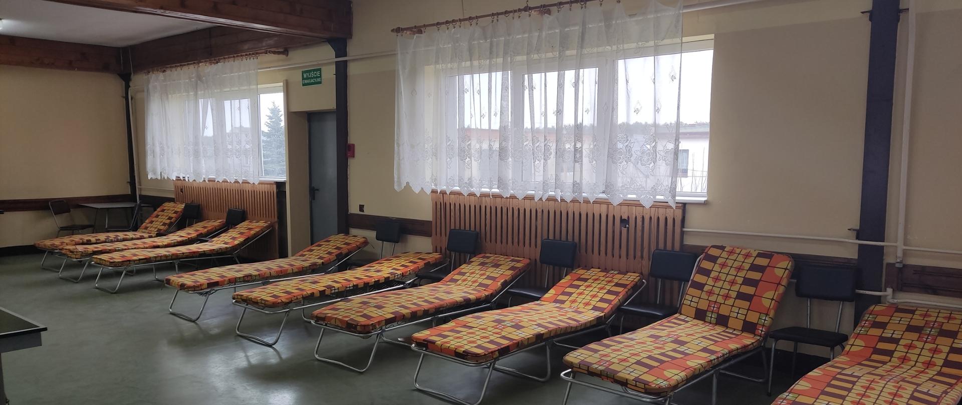 Przygotowane dla uchodźców z Ukrainy miejsca noclegowe w remizie na sali OSP