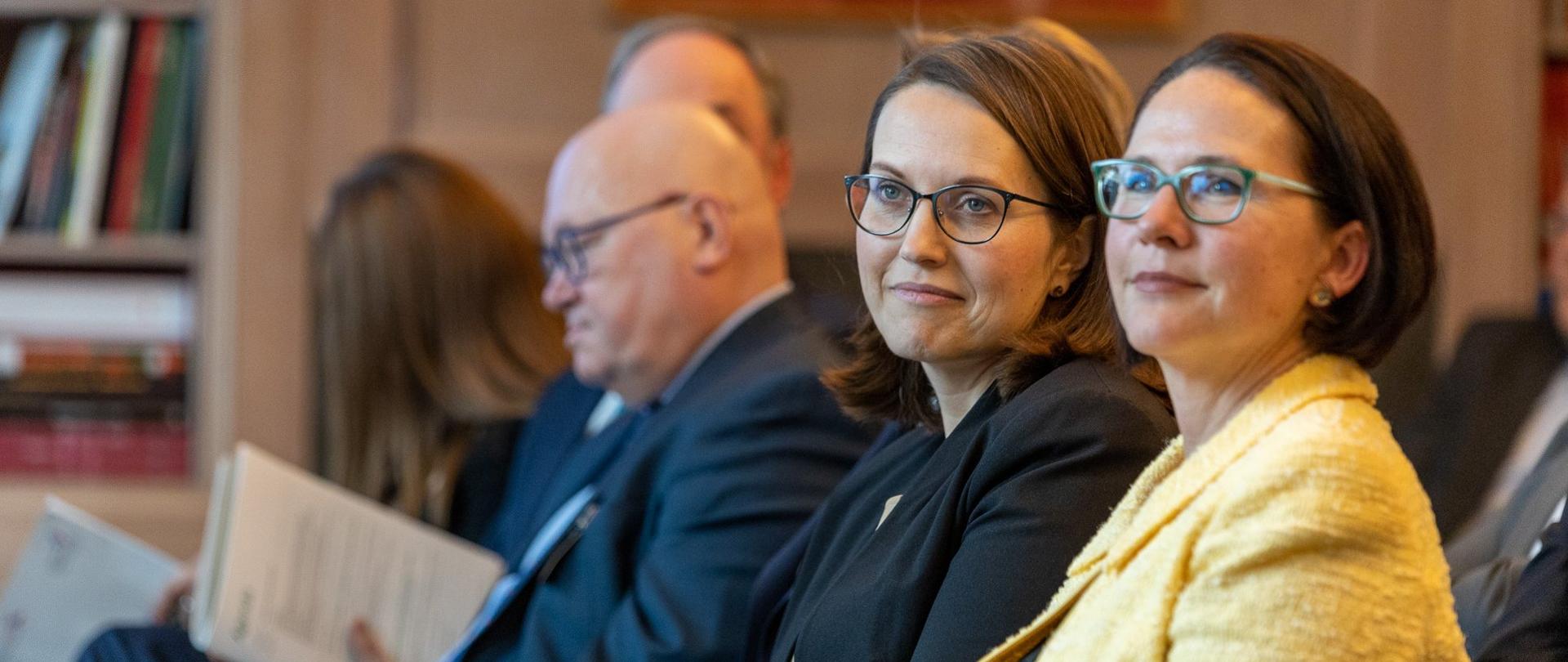 Minister Magdalena Rzeczkowska i Yuriko Backes, minister finansów Luksemburga