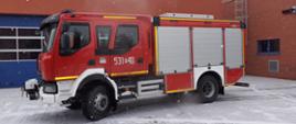 Samochód Strażacki , w tle Strażnica 