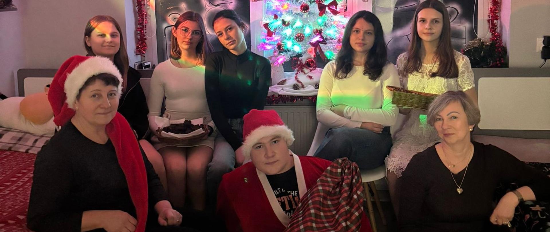 Wizyta Mikołaja i Śnieżynek w internacie!