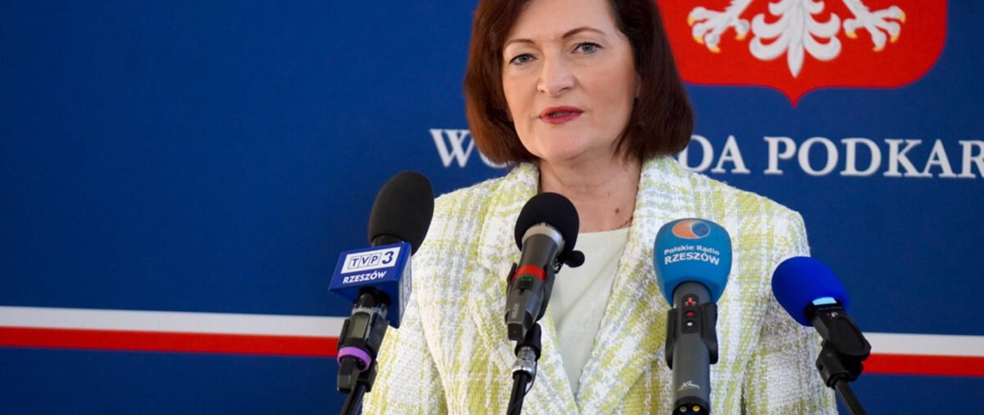 Wojewoda podkarpacki Ewa Leniart podczas konferencji prasowej 