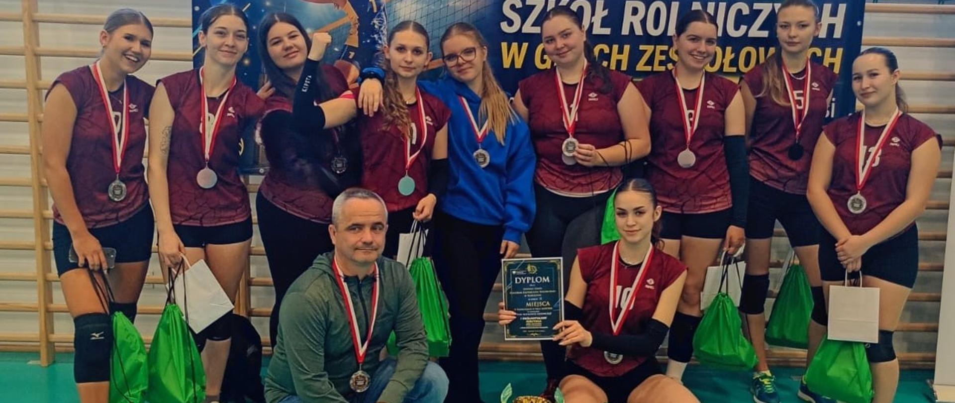 SIATKARKI I SIATKARZE NA MEDAL