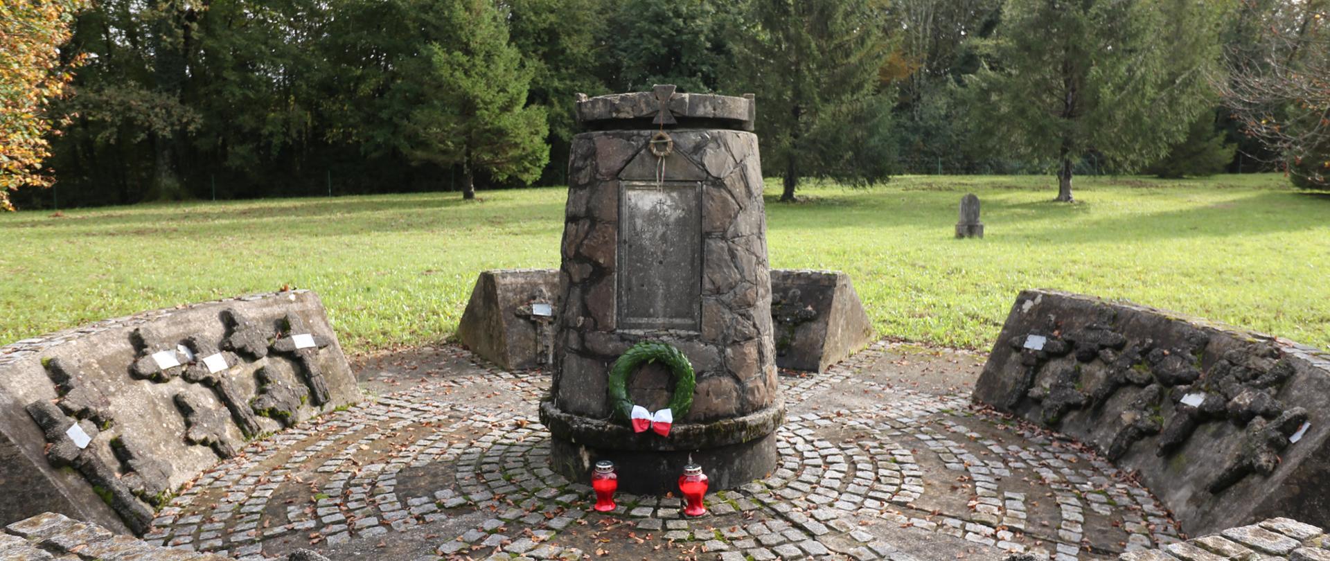 Cmentarz wojskowy w Ajševica. W latach 1916-1918 pochowano tu 1265 żołnierzy różnych narodowości w tym liczną grupę żołnierzy narodowości polskiej 