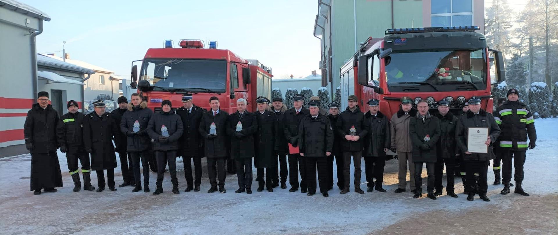 Uroczystość przekazania pojazdów ratowniczo – gaśniczych dla jednostek ochrony przeciwpożarowej powiatu sokólskiego