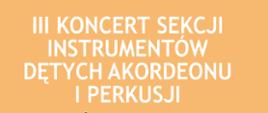 Plakat z wydarzeniem - III Koncert Sekcji Instrumentów Dętych, Akordeonu i Perkusji, plakat znajduje się na tle naprzemiennie pudrowy róż, beż, w tle znajduje się również szkic trąbki. Koncert odbędzie się 10 marca 2023r. w sali koncertowej ZPSM w Dębicy