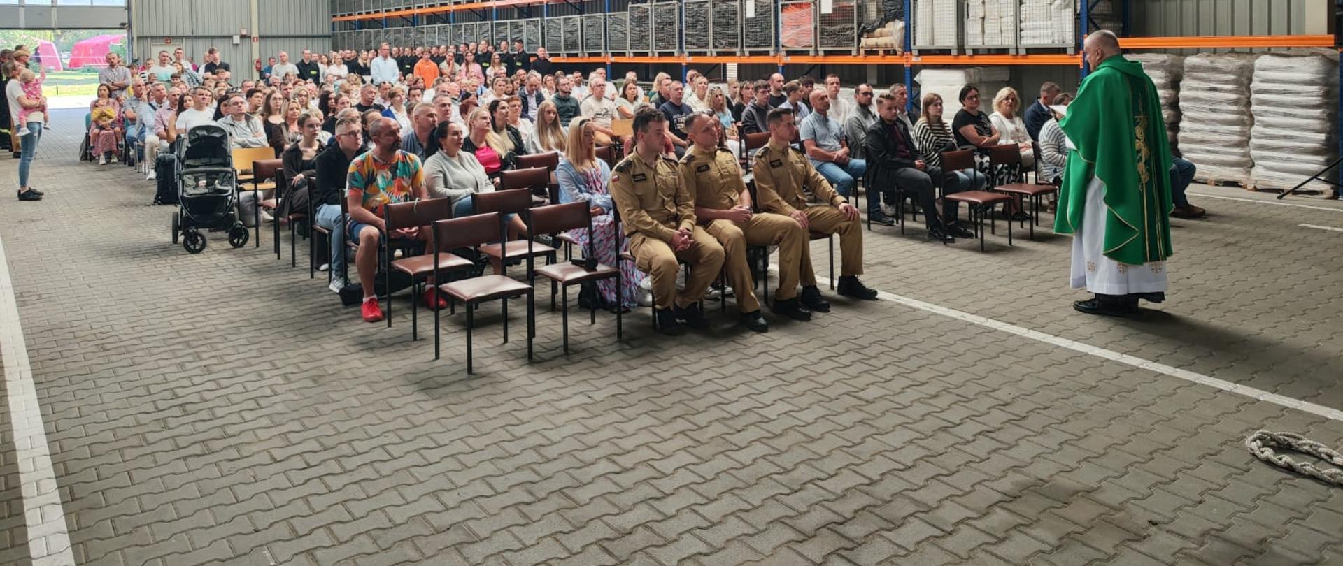 Polowa Msza Święta na poligonie w Luboniu