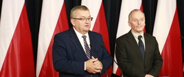  Minister infrastruktury Andrzej Adamczyk i wiceminister infrastruktury Marek Chodkiewicz podczas konferencji prasowej dotyczącej nowej metody płatności na autostradzie A1 