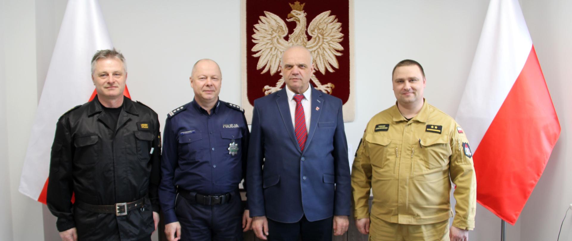 Na zdjęciu starosta złotowski oraz komendant Policji