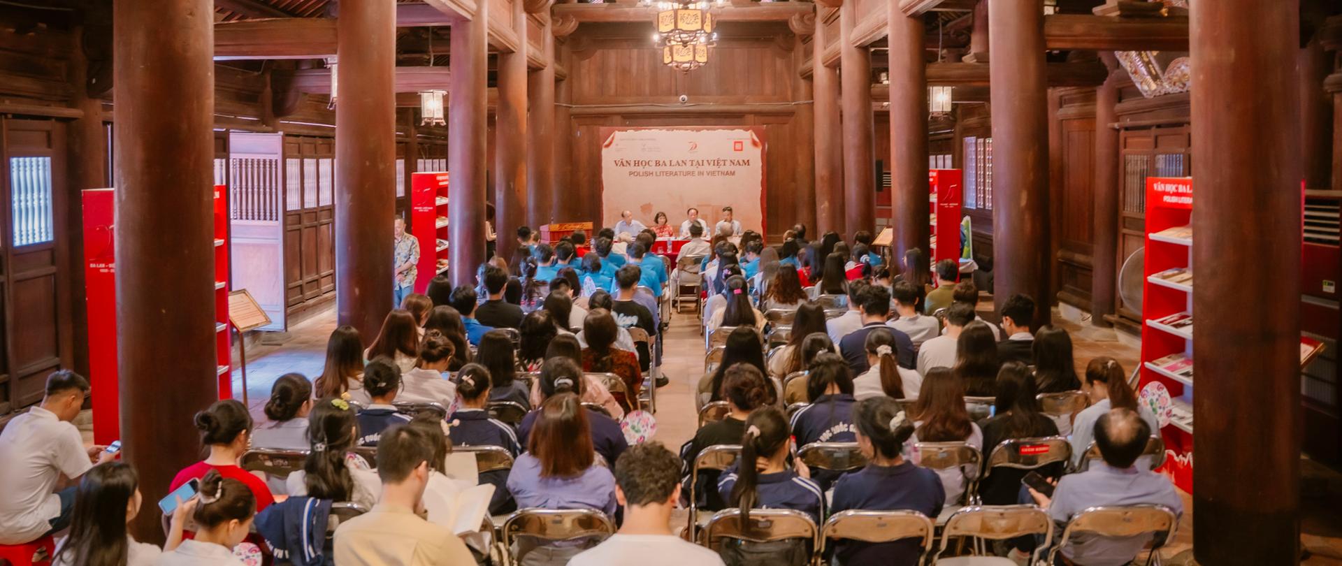 Triển lãm "Văn học Ba Lan tại Việt Nam" tại Văn Miếu - Quốc Tử Giám di tích danh giá của Hà Nội