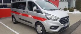 Lekki samochód do przewozu osób i sprzętu FORD TRANSIT CUSTOM