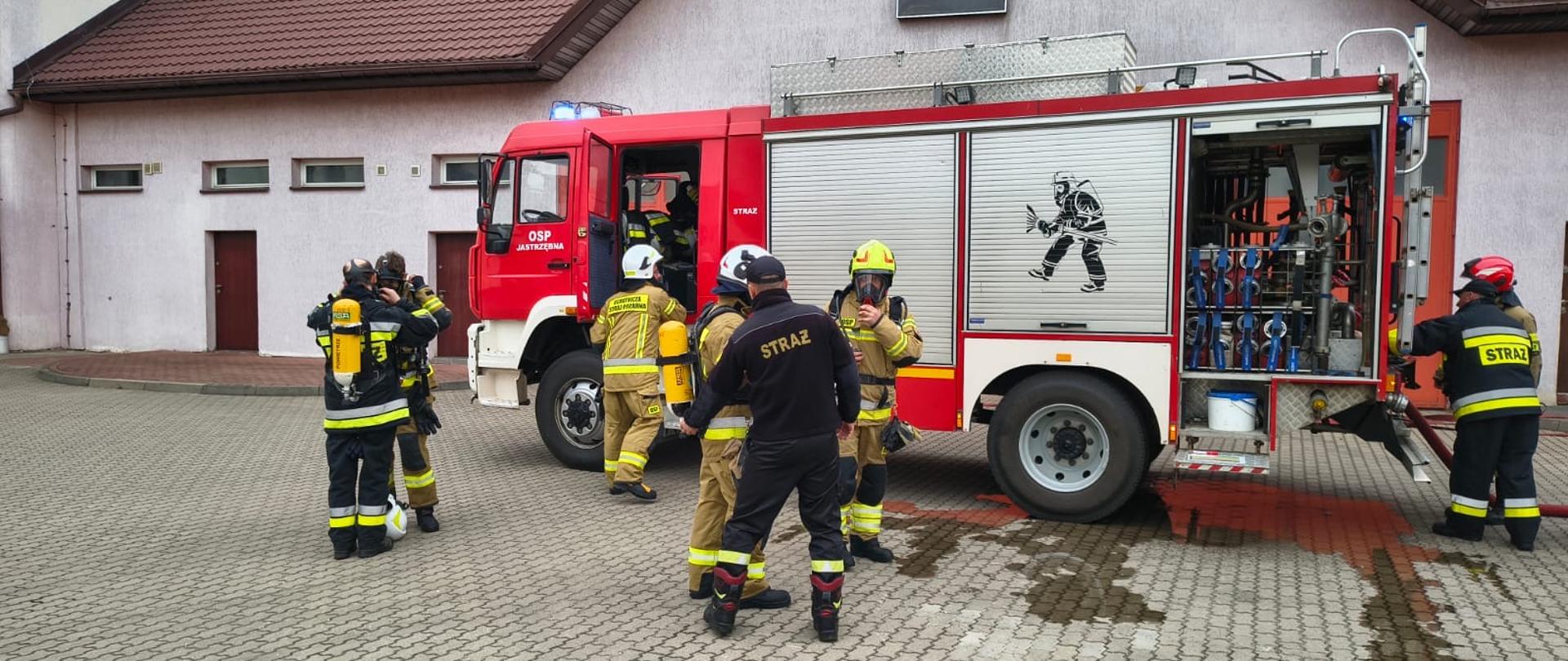 Wspólne ćwiczenia funkcjonariuszy PSP i druhów OSP