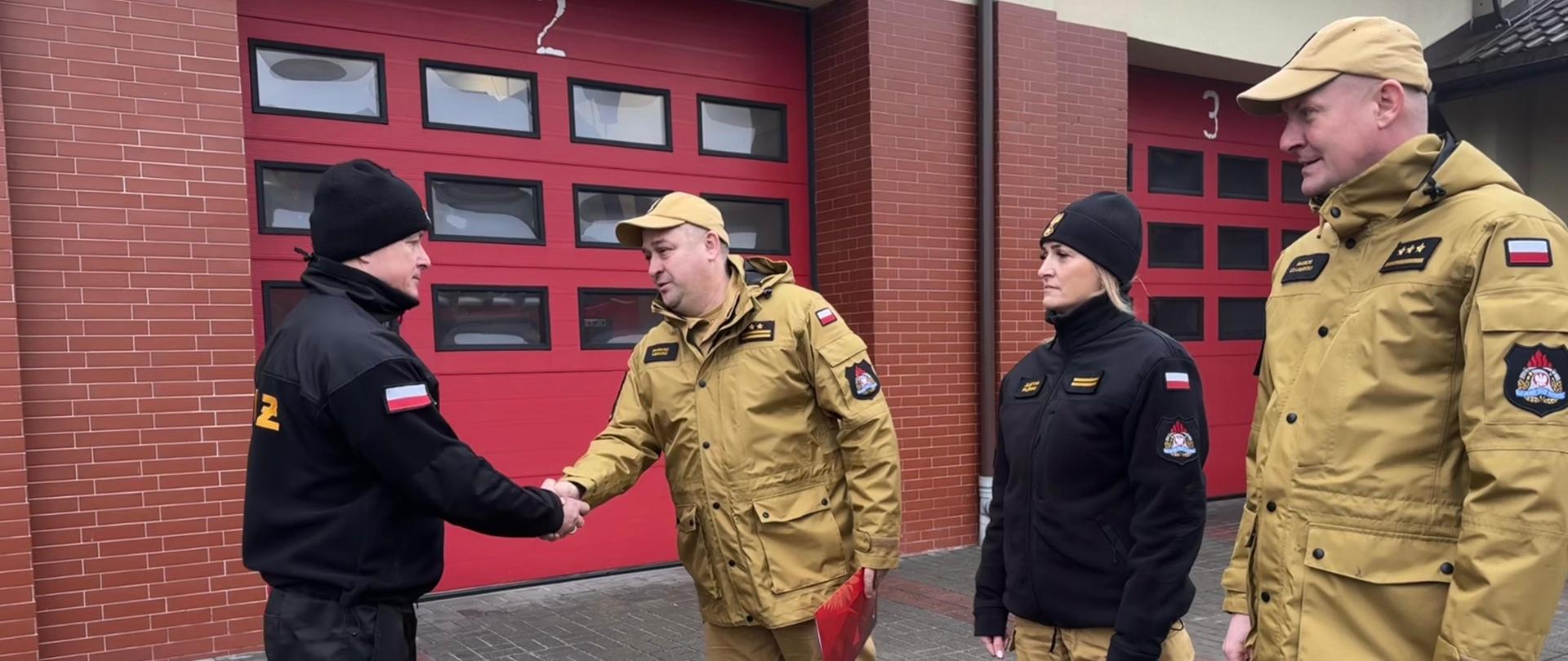 Na zdjęciu - Uroczysta zmiana służby - jubileusz 25-lecia służby i pracy.