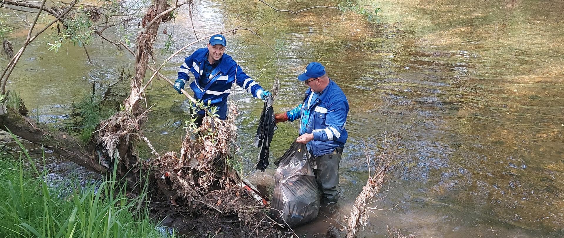 Akcje sprzątania rzek Polski południowo-zachodniej ze wsparciem regionów wodnych.