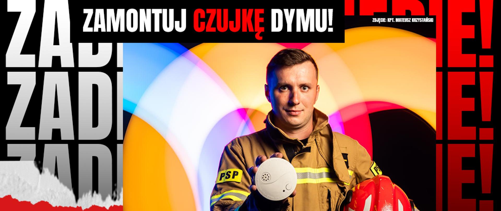 plakat ze strażakiem trzymającym czujke dymu