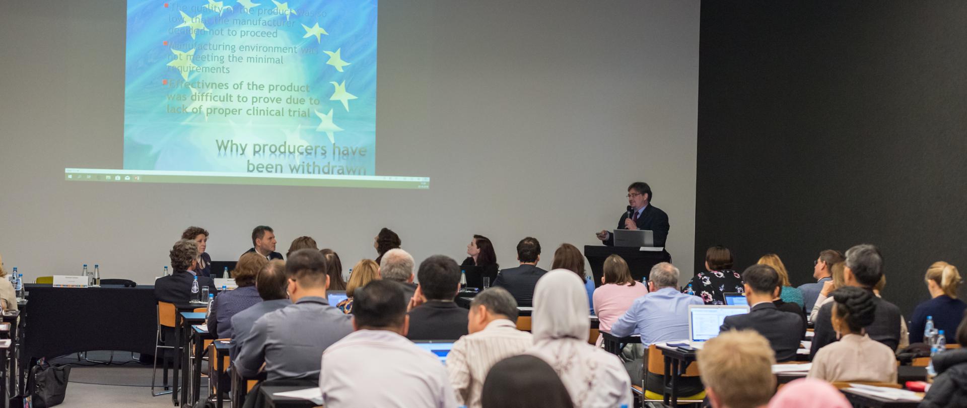 Wykład podczas konferencji PIC/S w 2018 r.