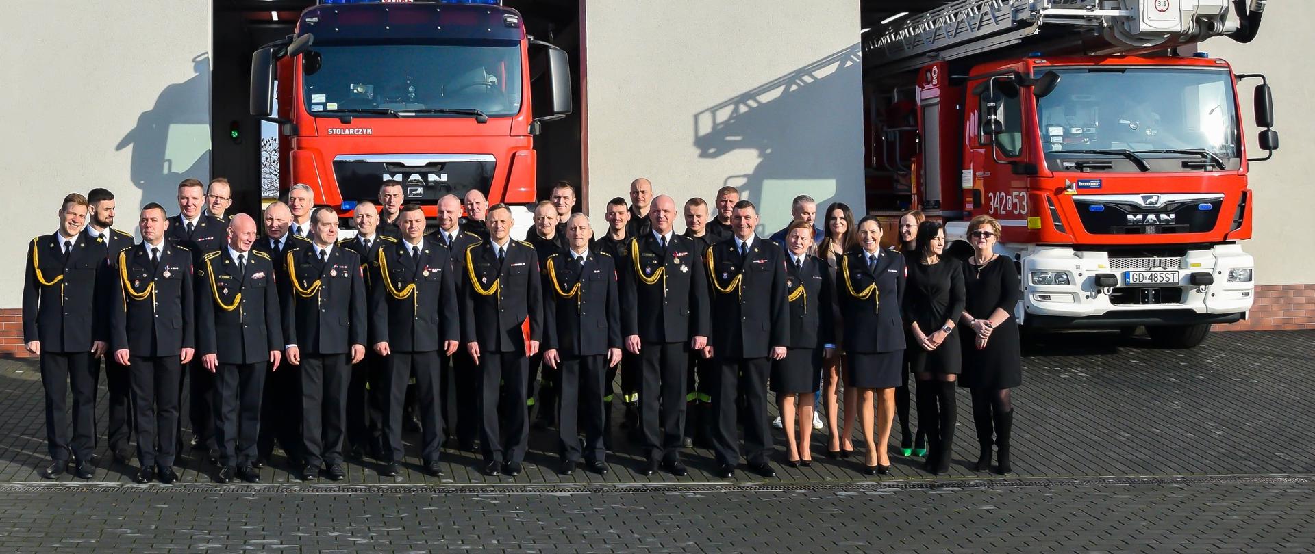 Zdjęcie uczestników przejścia na emerytuję 