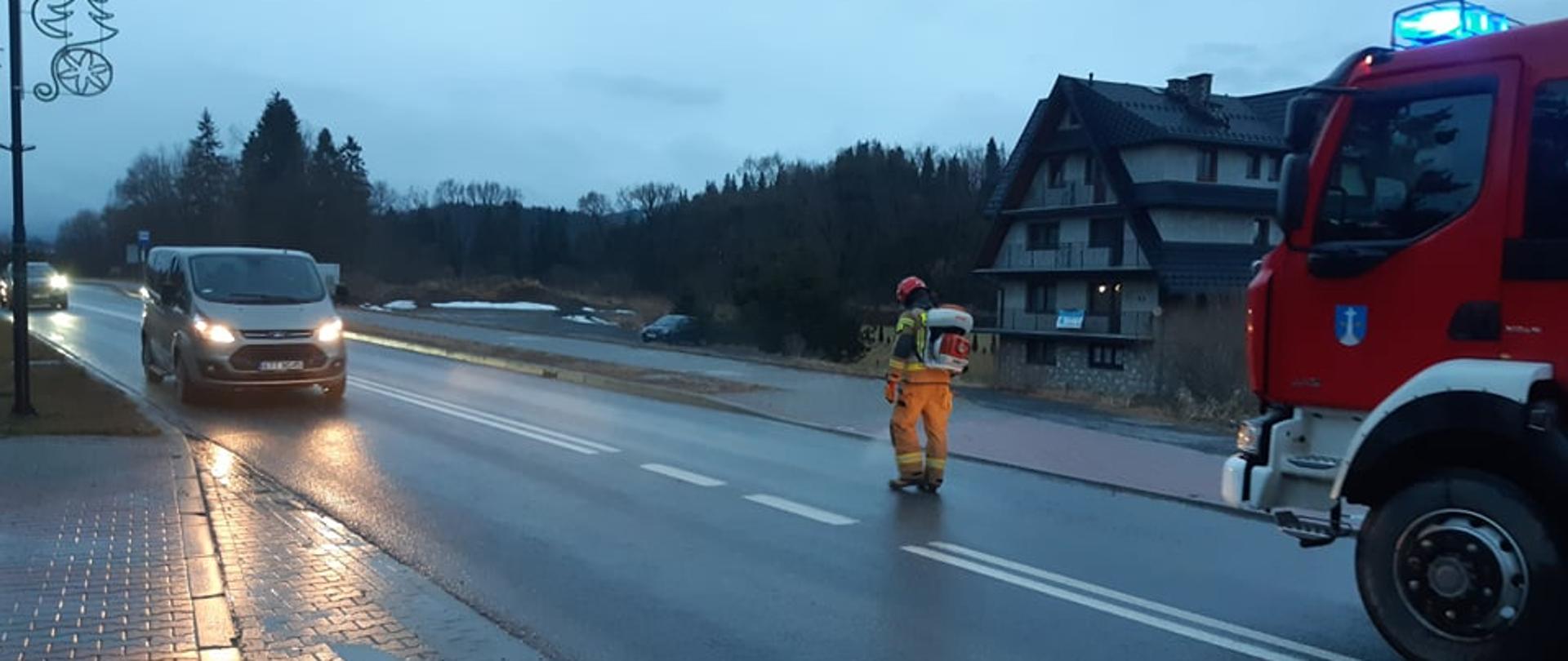 plama substancji ropopochodnej na Drodze Krajowej numer 49