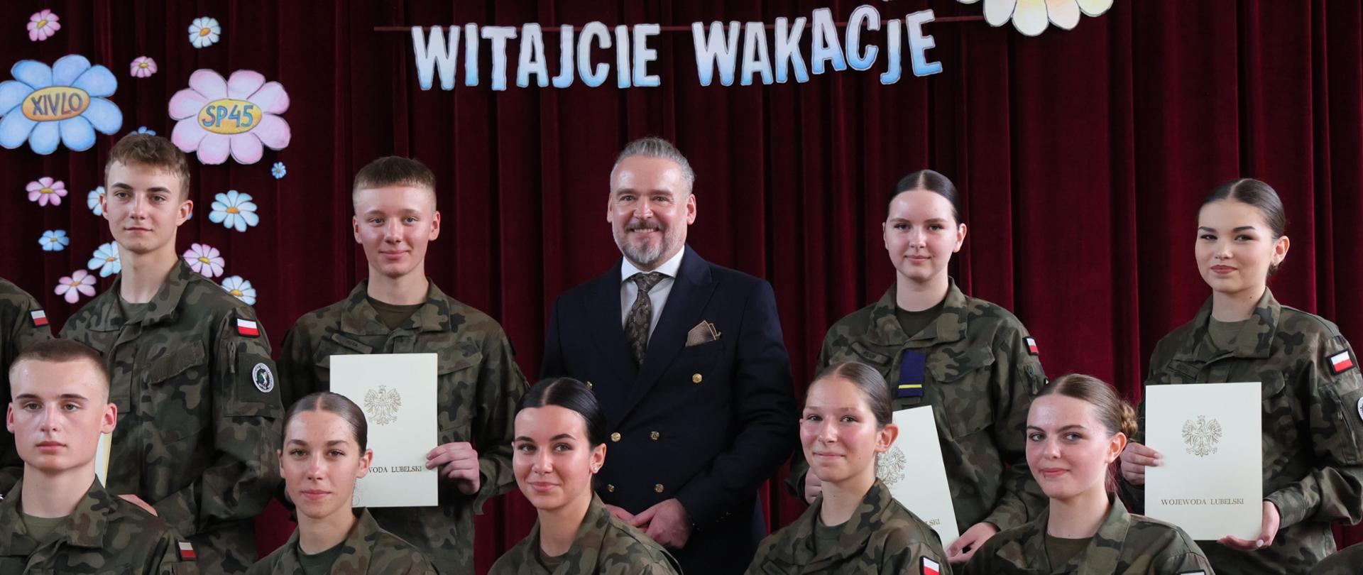 Wicewojewoda lubelski Wojciech Wołoch podczas zakończenia roku szkolnego w XIV LO w Lublinie