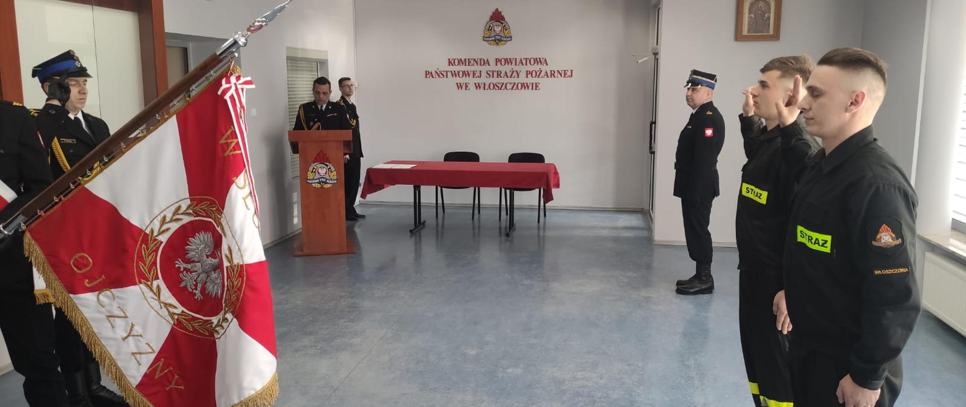 Ślubowanie nowo przyjętych strażaków do służby w PSP