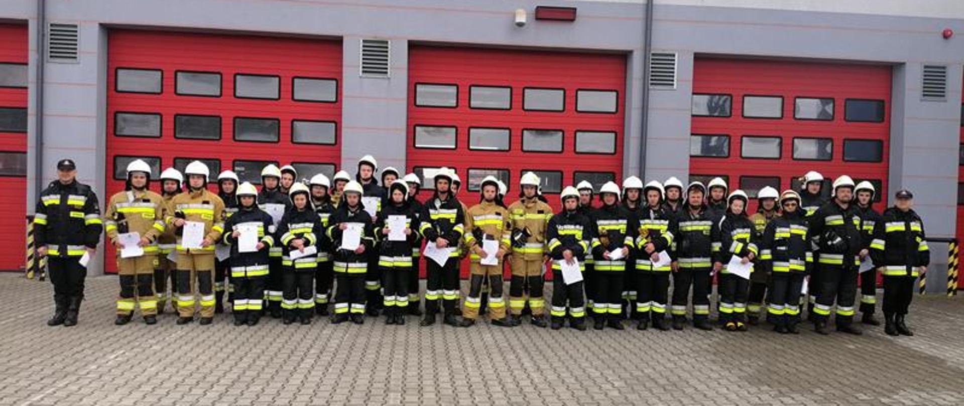 Nowi adepci pożarnictwa w powiecie staszowskim