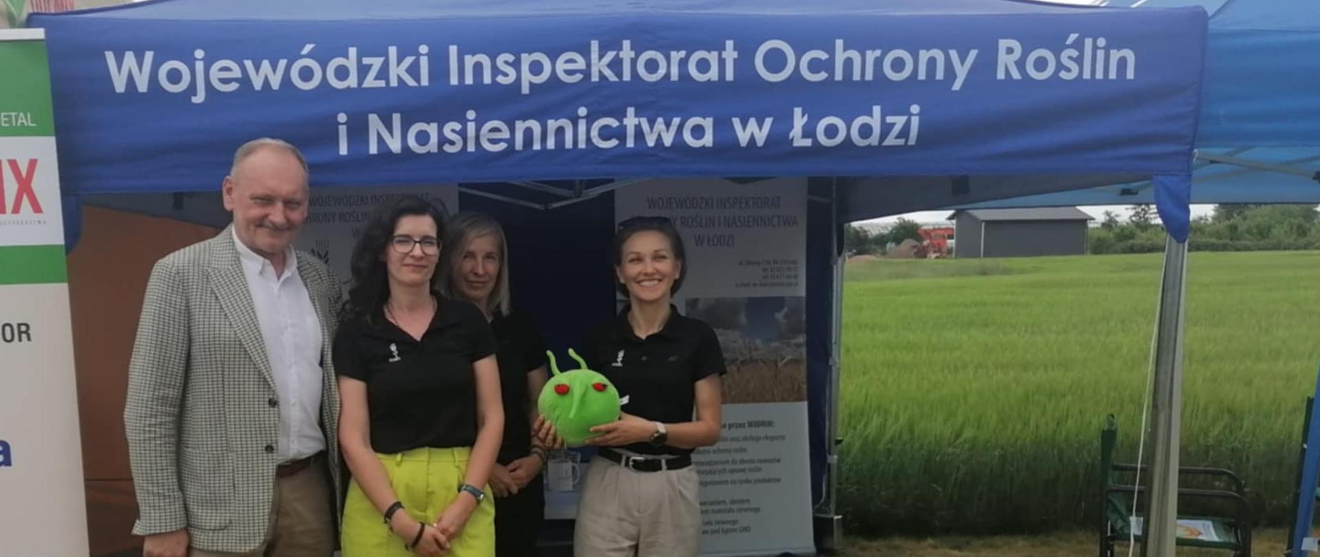 Pan Dyrektor Włodzimierz Małecki wraz z pracownikami Oddziału w Piotrkowie Trybunalskim