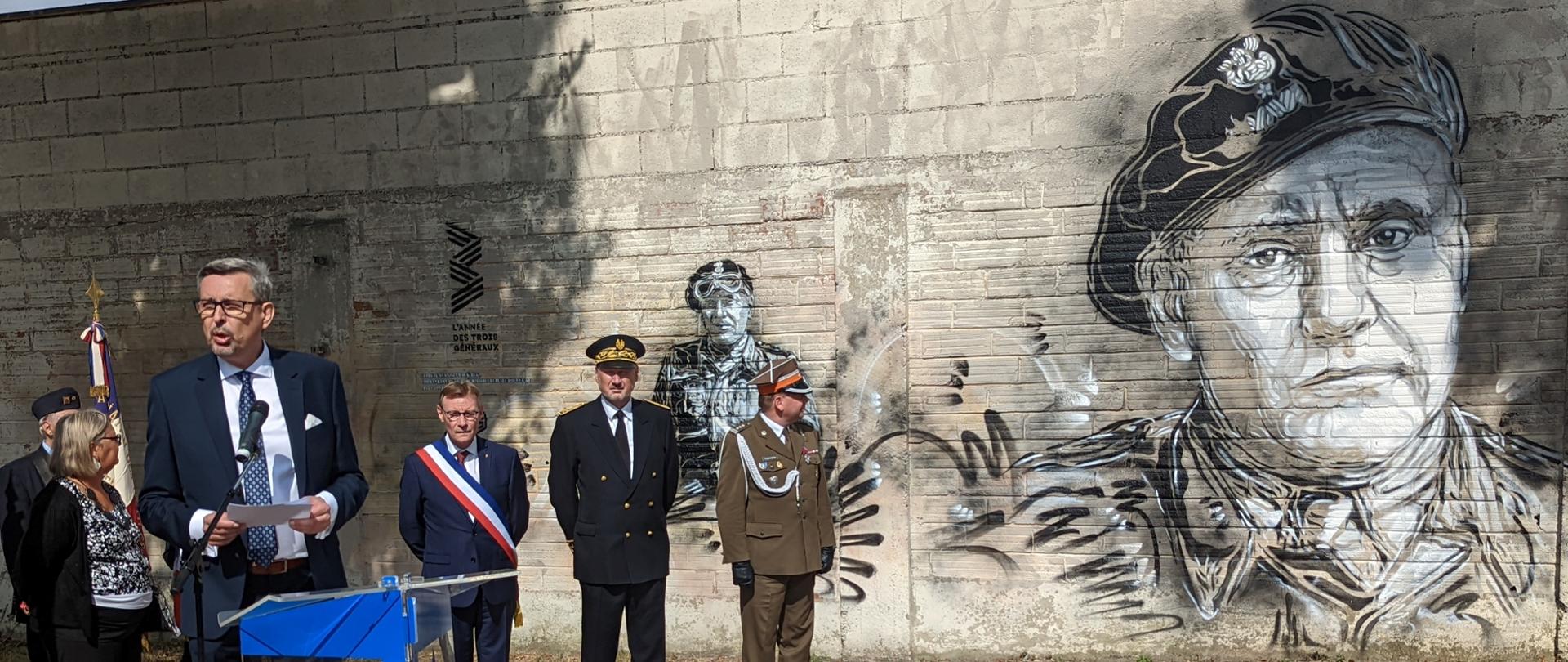Inauguracja muralu prezentującego generała Stanisława Maczka w Abbeville