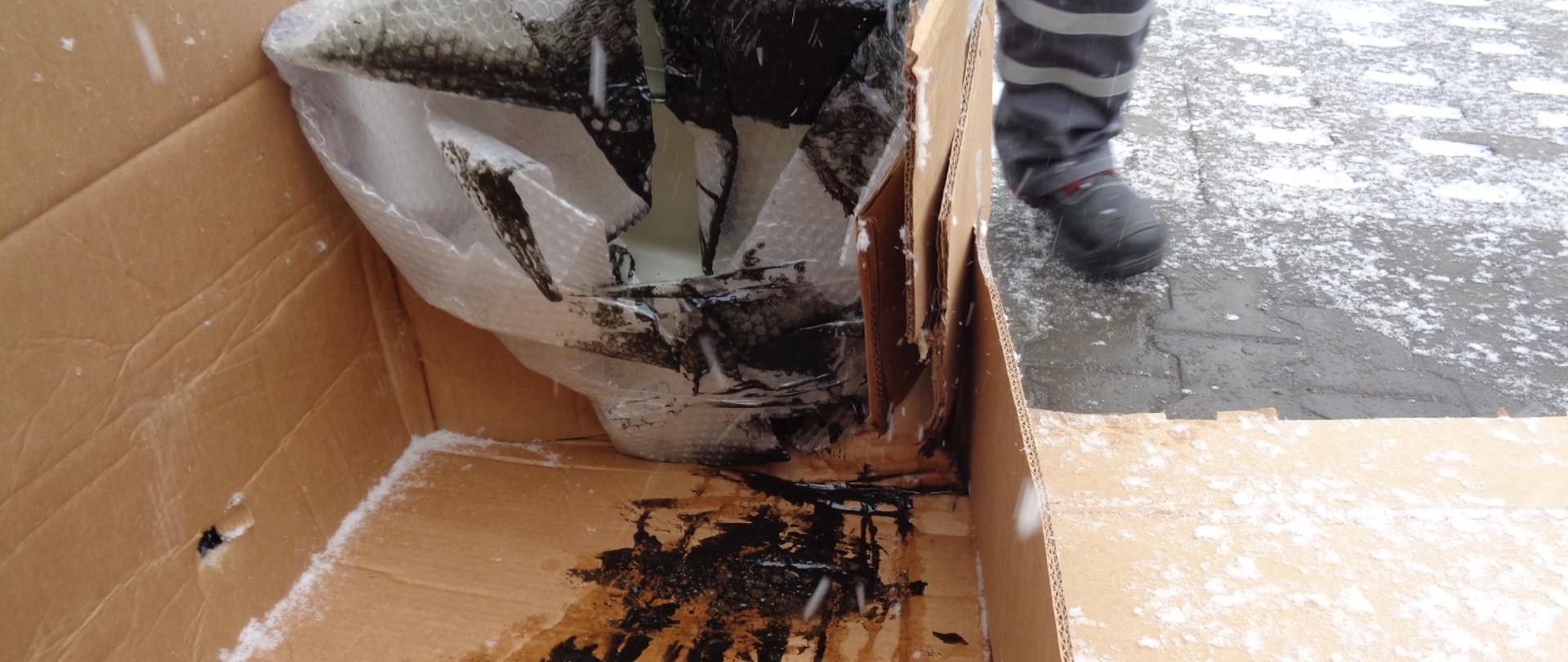 Substancja oleju wrzecionowego z silnika zaburtowego w paczce