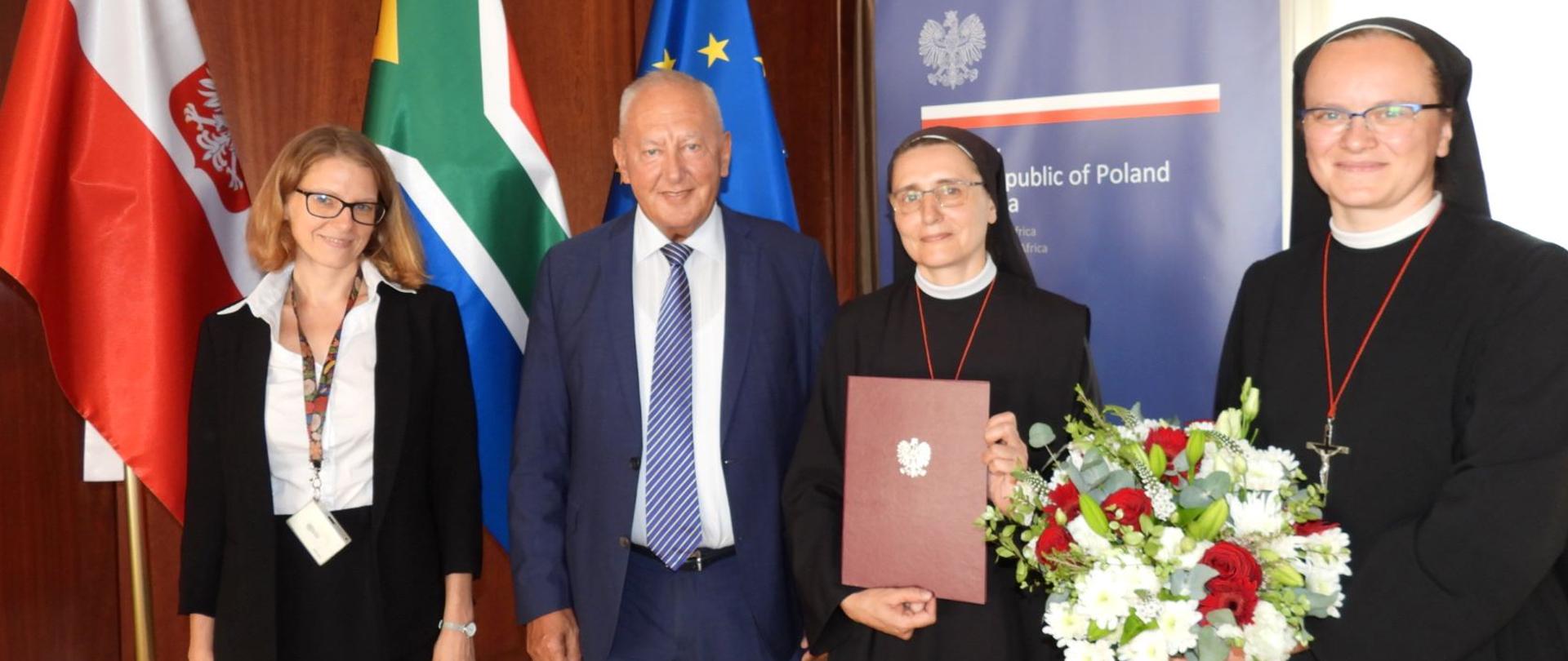 Ambassador Andrzej Kanthak hands over the act of granting Polish citizenship to Sister Damiana