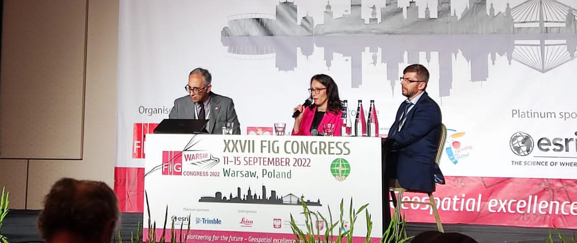 Ewa Surma, Dyrektor Departamentu Strategii, Współpracy Zagranicznej oraz Informacji Publicznej w trakcie dyskusji podczas Kongresu FIG 2022.