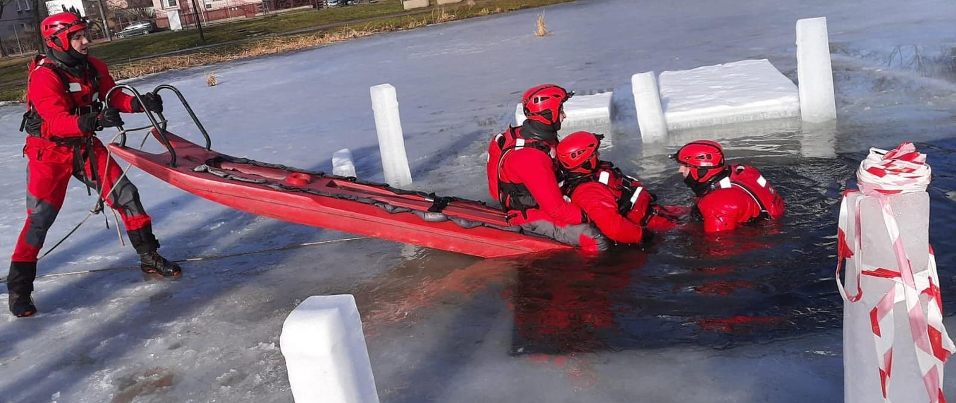 Ćwiczenia z zakresu ratownictwa wodno-lodowego PSP w Sierpcu