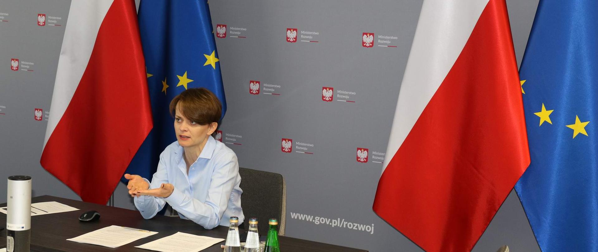 Wicepremier Emilewicz rozmawia z prezydentem RP i przedsiębiorcami 