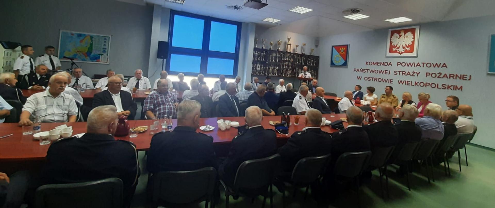 Sala konferencyjna wręczenie decyzji Komendanta Powiatowego o przyznaniu świadczenia ratowniczego.